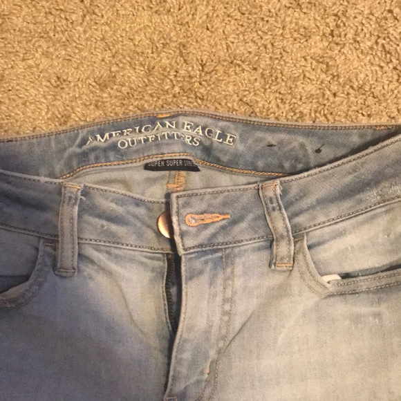 AMERICAN EAGLE RIPPED JEANS - Picture 2 of 3